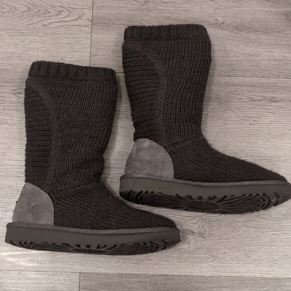 Ugg Capra Boots Ribbed Knit Genuine Shearling Lined boots 8 - Picture 2 of 10